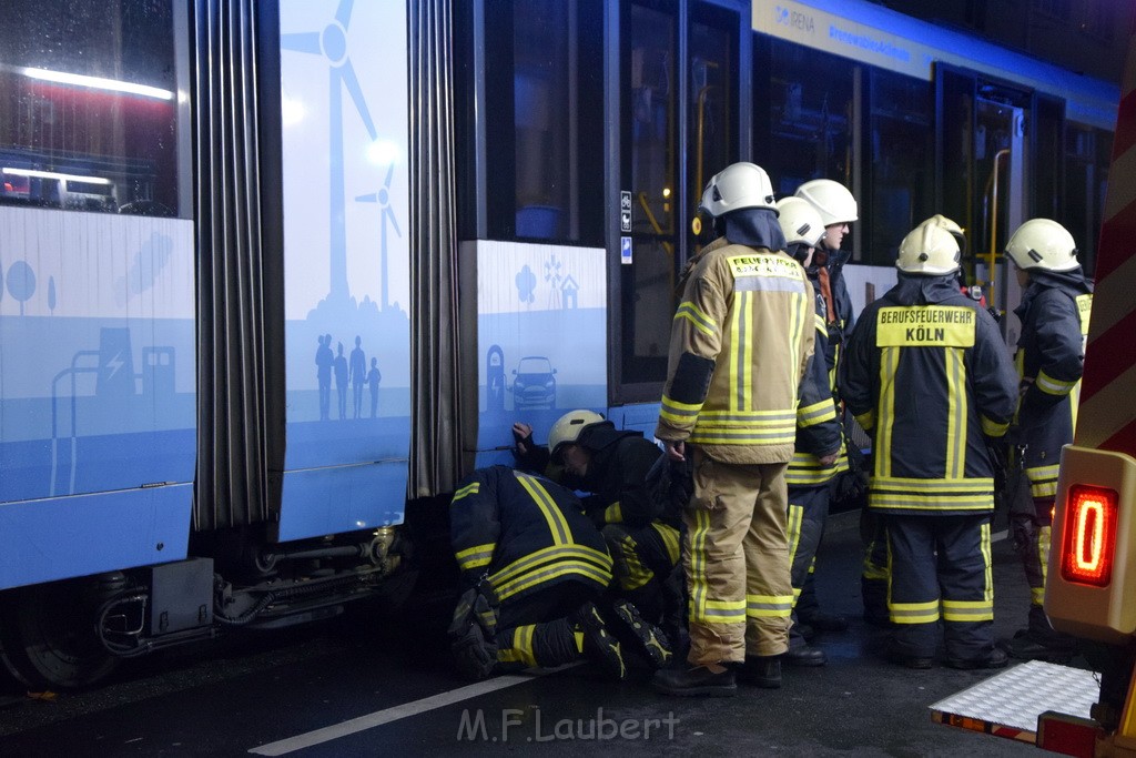 KVB Bahn Bremsen heissgelaufen Koeln Lindenthal Luxemburgerstr Neuenhoeferallee P12.JPG - Miklos Laubert